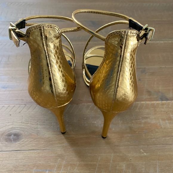 Gorgeous Kenneth Cole gold strapped heels - Picture 7 of 7